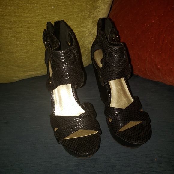 Shoes - Picture 2 of 2